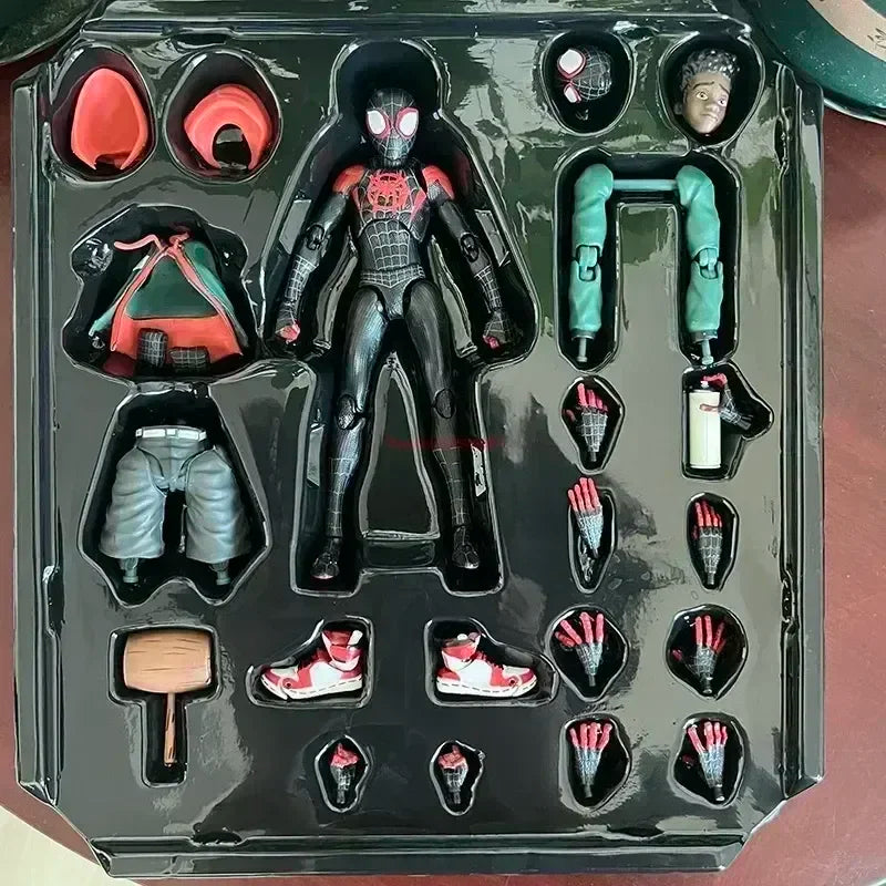 Hot Toys Spiderman Gwen Peter Action Figure